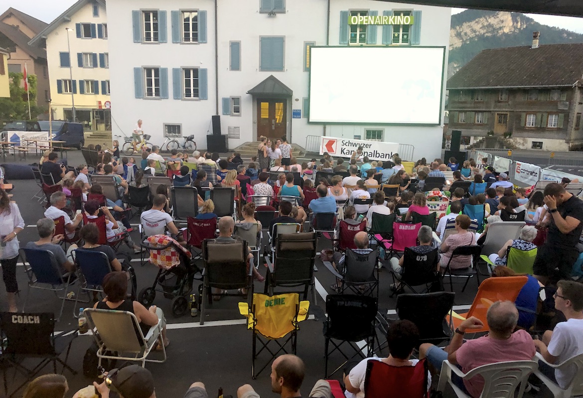 Zuschauer am Open Air Kino 2019